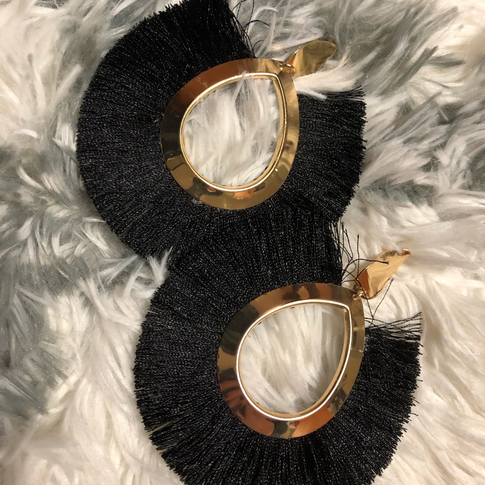 LAST ONE🌟Are you a Fan? Black & Gold Tassel🌟